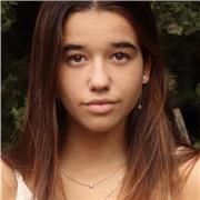 Profesora particular de inglés joven con experiencia con niños